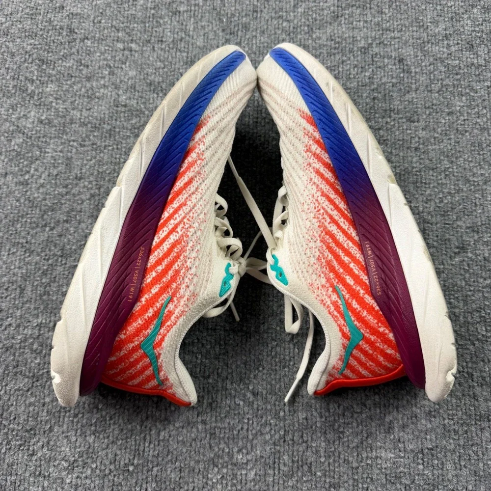 Hoka One One mach road